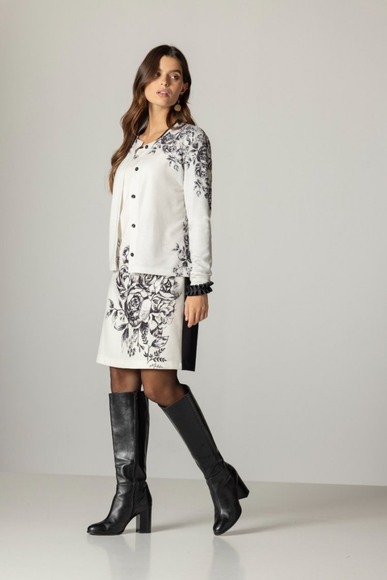 Veste blanche aux fleurs