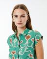 Chemise verte aux touches marron