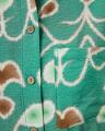 Chemise verte aux touches marron