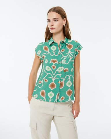 Chemise verte aux touches marron